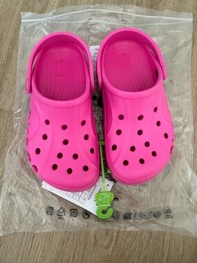 CROCS Kids Classic Clog in Bright Pink